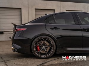 Alfa Romeo Giulia Antenna Cover - Carbon Fiber